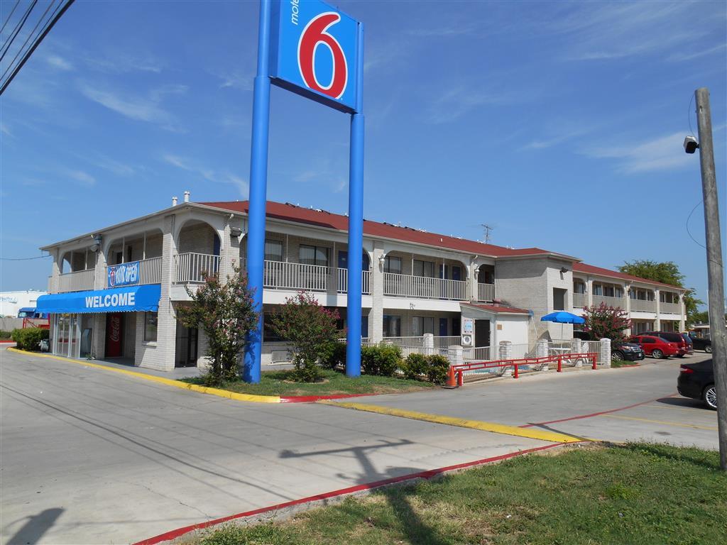 Motel 6 San Antonio-Splashtown エクステリア 写真